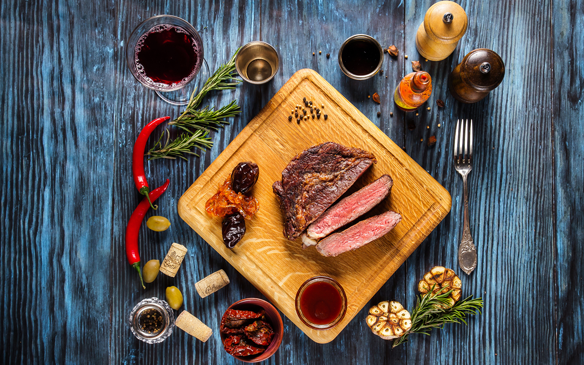 Meat_products_Spices_Wine_Olive_Cutting_board_550459_1920x1200